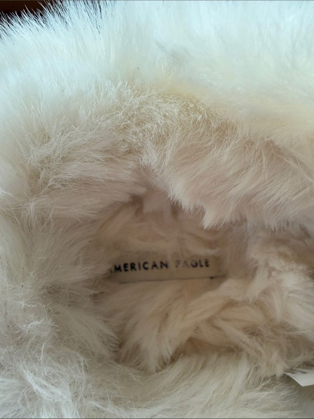 American Eagle Women's Plush Grinch Holiday Slippers in Cream 8 NWOT - Picture 2 of 14